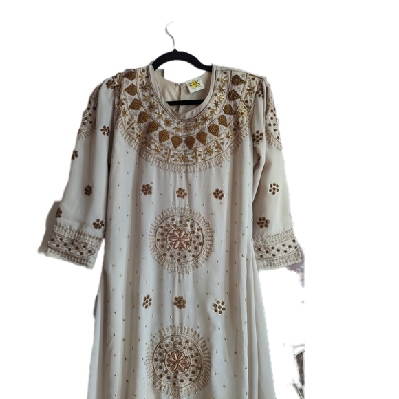 Cream and gold tunic dress - Picture 2 of 8